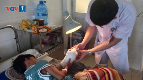 Báo động tình trạng học sinh tự chế pháo nổ bị đa chấn thương (10/1/2025)