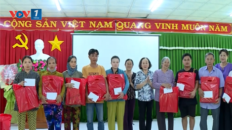 Vĩnh Long nhiều hoạt động quà tết cho người nghèo (1/1/2025)