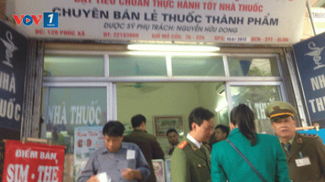 Hà Nội thu giữ hàng trăm loại thuốc hết hạn sử dụng nhưng vẫn được bày bán công khai tại một số hiệu thuốc. (Thời sự đêm 09/01/2016)