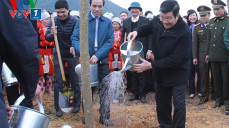 Chủ tịch nước Trương Tấn Sang phát động “Tết trồng cây đời đời nhớ ơn Bác Hồ” tại tỉnh Tuyên Quang. (Thời sự chiều 15/02/2016)