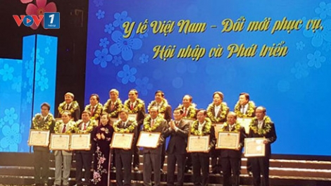 Chủ tịch nước Trương Tấn Sang dự Kỷ niệm 61 năm ngày Thầy thuốc Việt Nam 27/2. (Thời sự đêm 27/02/2016)