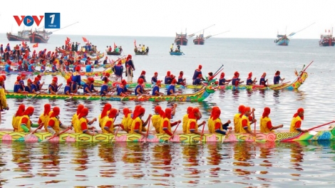 Lễ hội đua thuyền, nơi hội tụ văn hóa, tâm linh vùng ven biển. (13/12/2015)