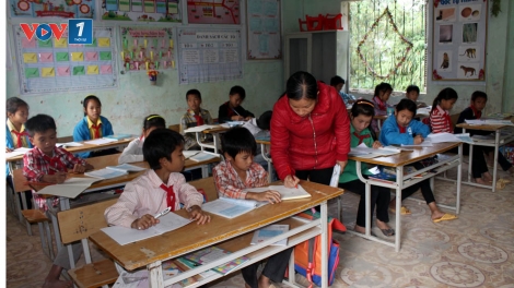 Cái "tình" của người giáo viên cắm bản (28/01/2016)