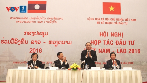 Đại diện Chính phủ hai nước Việt Nam và Lào cam kết cải thiện môi trường đầu tư, tháo gỡ vướng mắc về cơ chế, thủ tục nhằm giúp hai nước là điểm đến của các doanh nghiệp trên thế giới. (Thời sự chiều 27/3/2016)