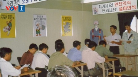Nguy cơ Hàn Quốc dừng tiếp nhận lao động Việt Nam là dễ xảy ra nếu như nước ta không giảm được số lao động bỏ trốn tại Hàn Quốc. (Thời sự đêm 19/12/2015)