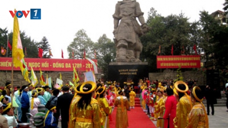 Khát vọng độc lập, tự cường của dân tộc Việt Nam trong cuộc đấu tranh dựng nước và giữ nước.
