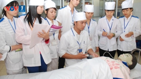Sự “gạch nối” đào tạo giữa dược sĩ – nhà khoa học, bác sĩ – nhà khoa học. (07/3/2016)