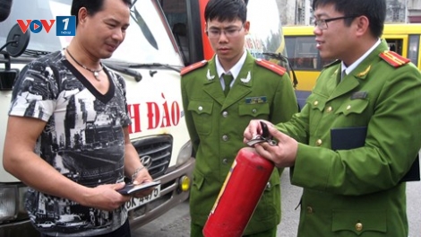 Ô tô phải có bình chữa cháy: Chỉ là xử lý phần ngọn. (13/01/2016)
