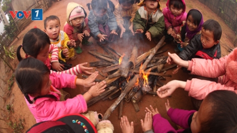 Đêm nay không khí lạnh sẽ ảnh hưởng tới toàn bộ các tỉnh Bắc Bộ và Bắc Trung Bộ, từ ngày mai ở các địa phương này bắt đầu chịu rét đậm, có nơi rét hại. (Thời sự đêm 15/02/2016)