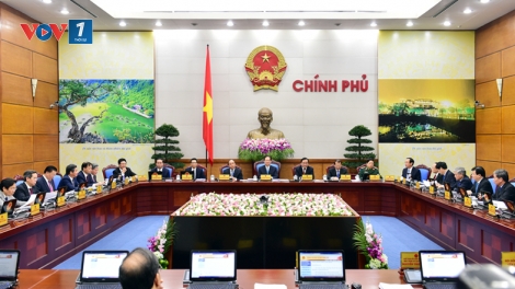 Chính phủ họp phiên thường kỳ tháng 3, thảo luận các biện pháp giải quyết các vấn đề nóng nổi lên hiện nay, liên quan đến tình trạng hạn hán, xâm nhập mặn; an toàn vệ sinh thực phẩm; gói tín dụng 30.000 tỷ đồng; quy định đấu thầu giá thuốc và thiết bị y tế. (Thời sự chiều 26/3/2016)