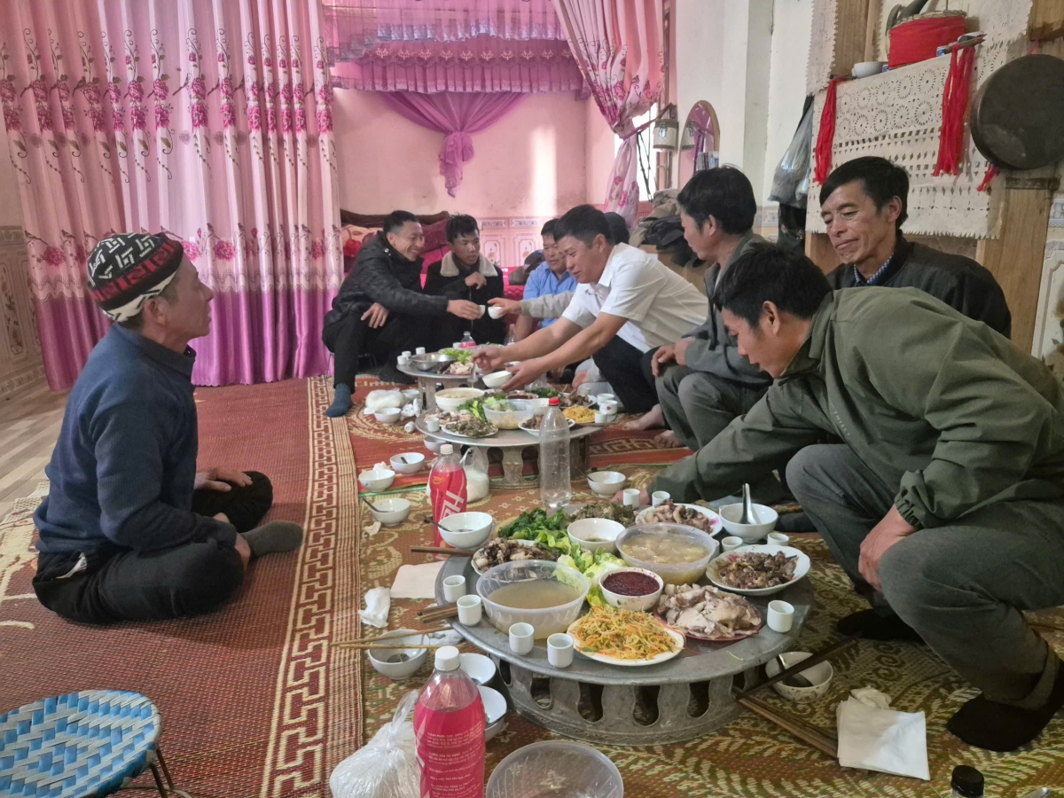 Đồng bào Mông hát đối giao duyên mừng Đảng, mừng xuân mới