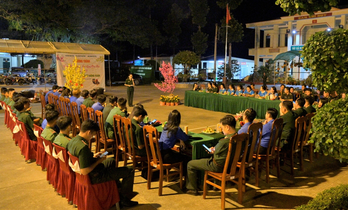 Hoạt động văn hóa, văn nghệ mừng xuân do đoàn viên, thanh niên liên các chi đoàn đồn Biên phòng và đoàn địa phương tổ chức