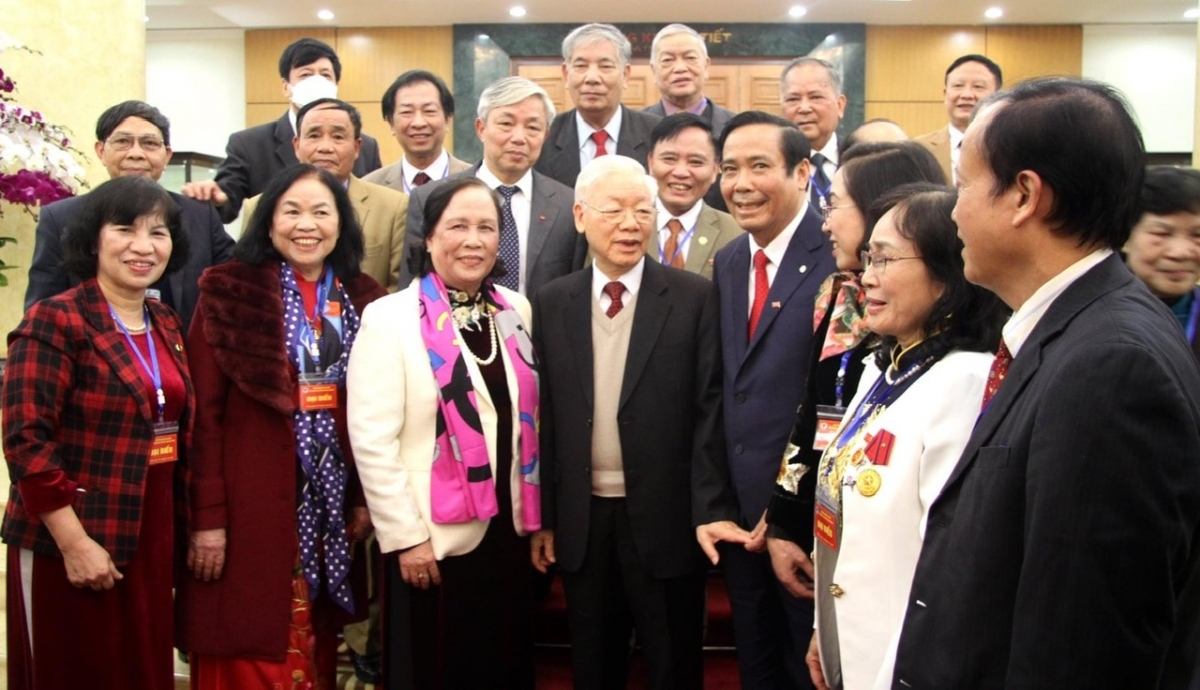 Tổng Bí thư Nguyễn Phú Trọng với các đại biểu người cao tuổi