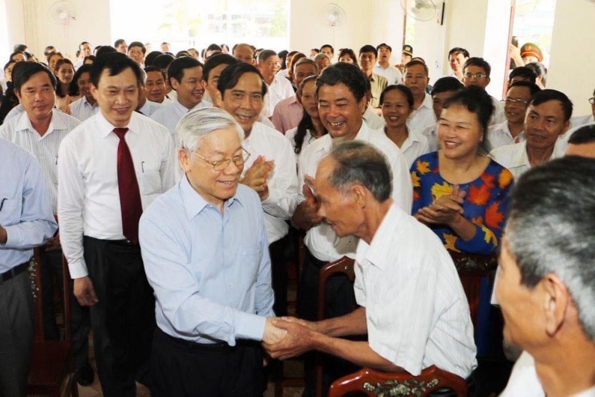Tổng Bí thư Nguyễn Phú Trọng ân cần thăm hỏi người cao tuổi