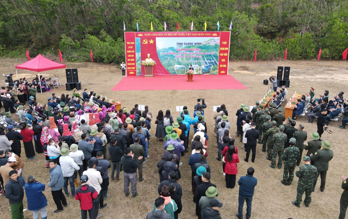 Sáng nay (03/02/2025), Quảng Ninh đồng loạt tổ chức phát động lễ “Tết trồng cây đời đời nhớ ơn Bác Hồ” tại các địa phương trên địa bàn tỉnh.