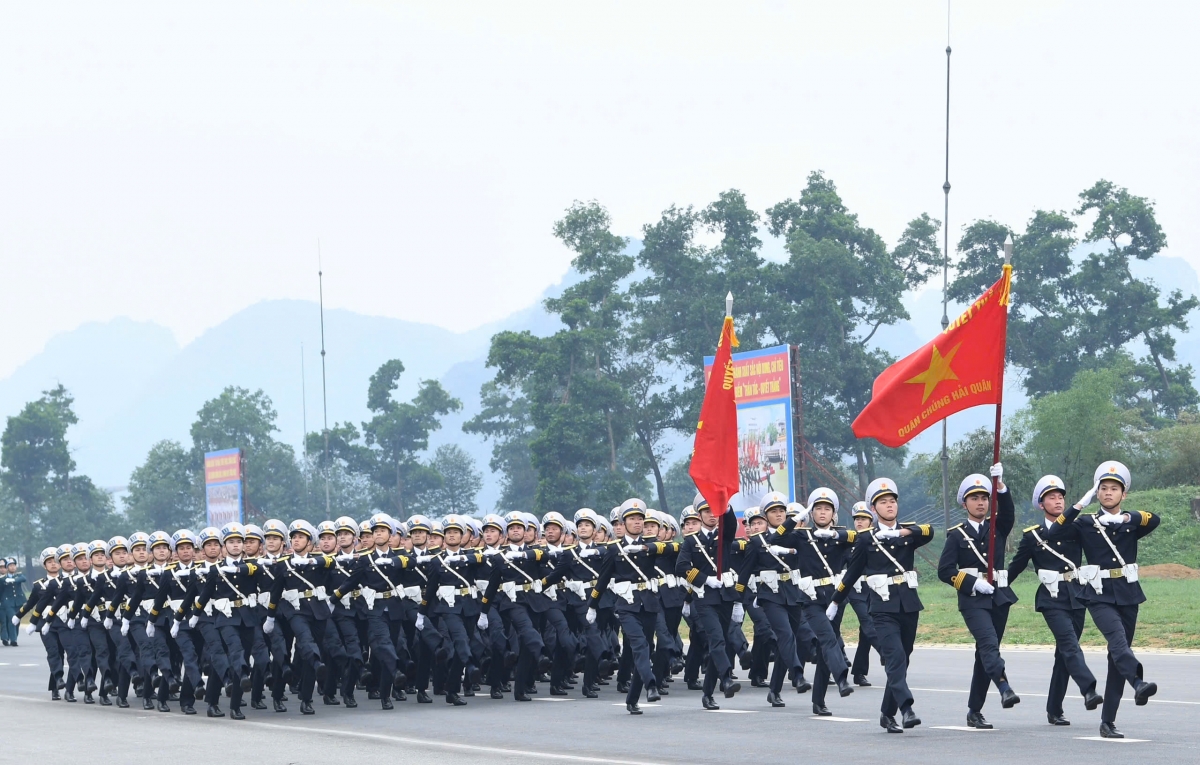 Khối đi nam tham gia luyện tập.