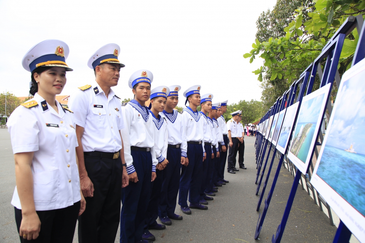 CBCS Vùng 4 Hải quân tham quan khu trưng bày