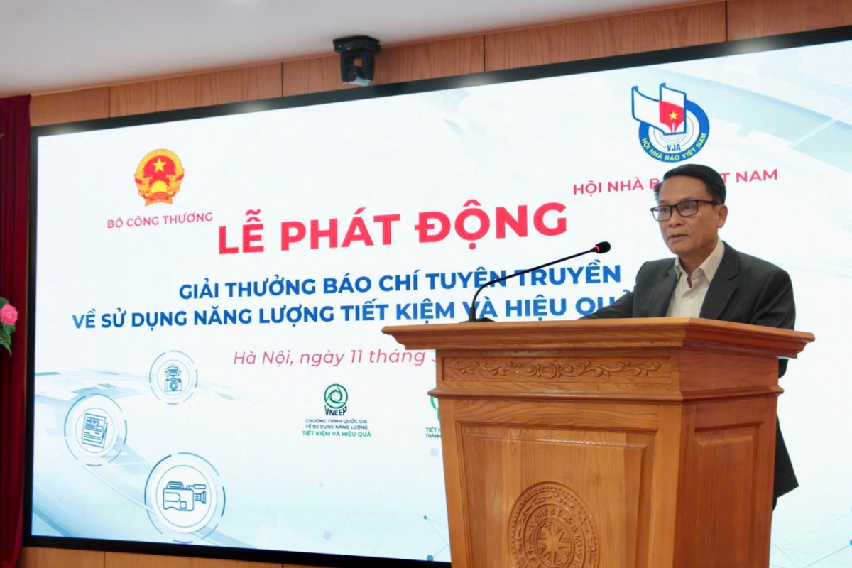 Nhà báo Nguyễn Đức Lợi - Phó chủ tịch thường trực Hội Nhà báo Việt Nam phát biểu tại sự kiện.