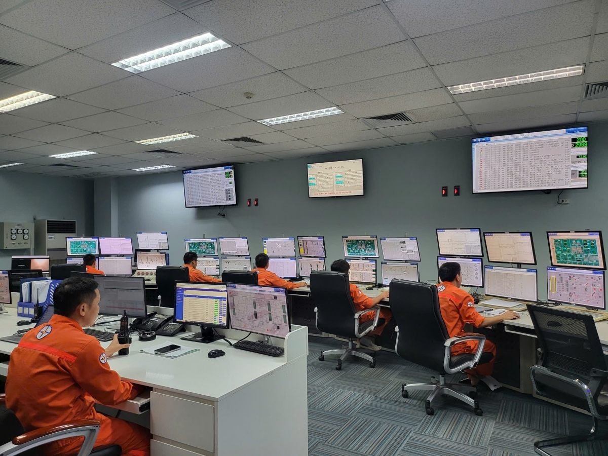 Trực ca vận hành tại Nhà máy Nhiệt điện Nghi Sơn 1
