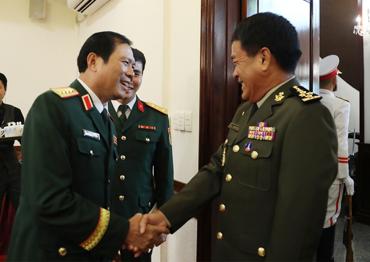 Đại tướng Nguyễn Tân Cương tiếp Đại tướng Vong Pisen