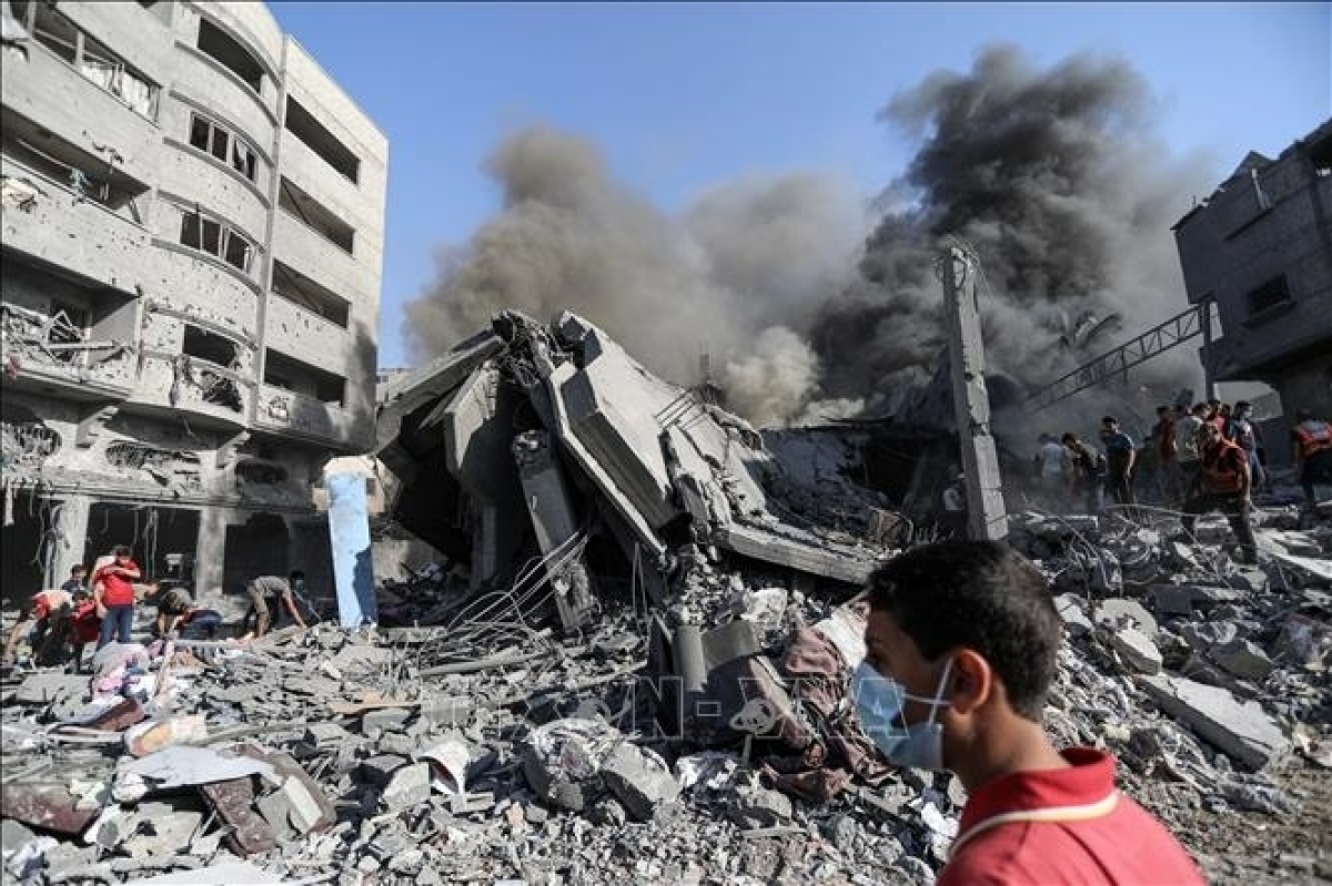 Cảnh đổ nát sau cuộc không kích của Israel xuống Gaza. Ảnh: THX/TTXVN