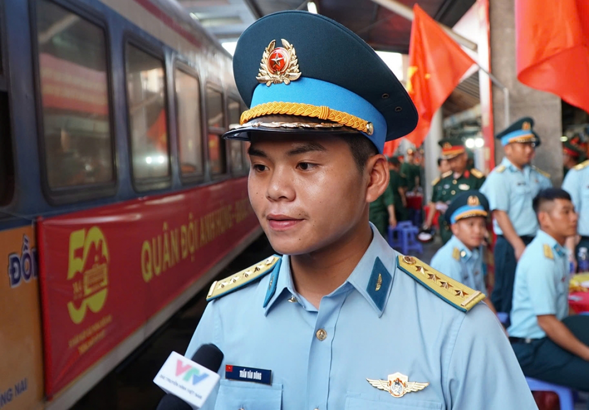 Trung úy Trần Văn Dũng, thành viên khối diễu binh diễu hành Học viện Phòng không Không quân