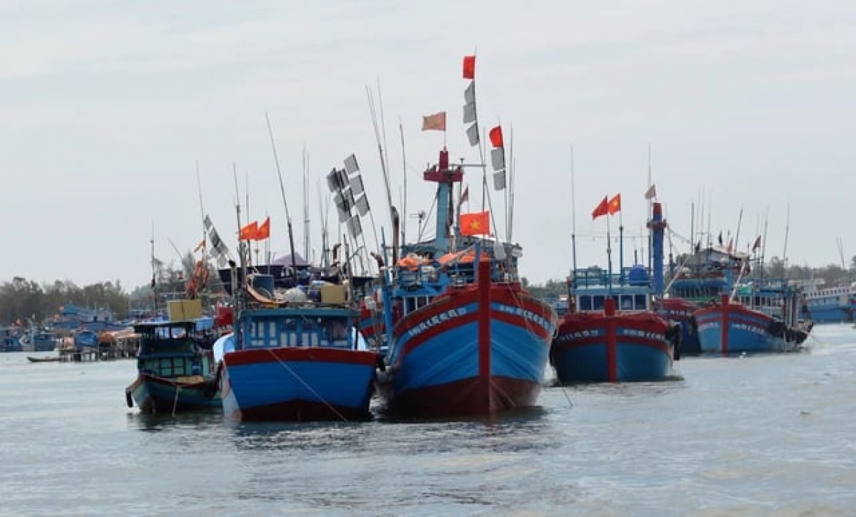Ngư dân đi đánh bắt thành tổ đội để hỗ trợ nhau
