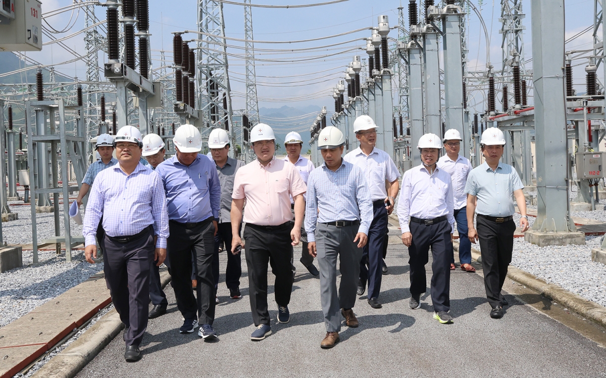 Lãnh đạo EVN, EVNNPT kiểm tra công trường Dự án đường dây 220kV đấu nối Nghĩa Lộ - Việt Trì ngày 21/5/2025.