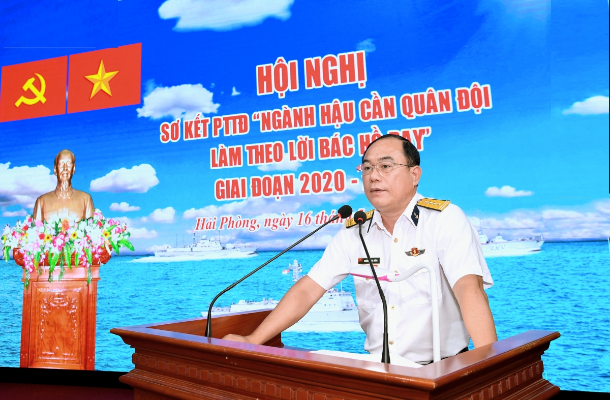 Đại tá Hoàng Trung Dũng, Phó Tư lệnh vùng 1 Hải Quân phát biểu tại hội nghị