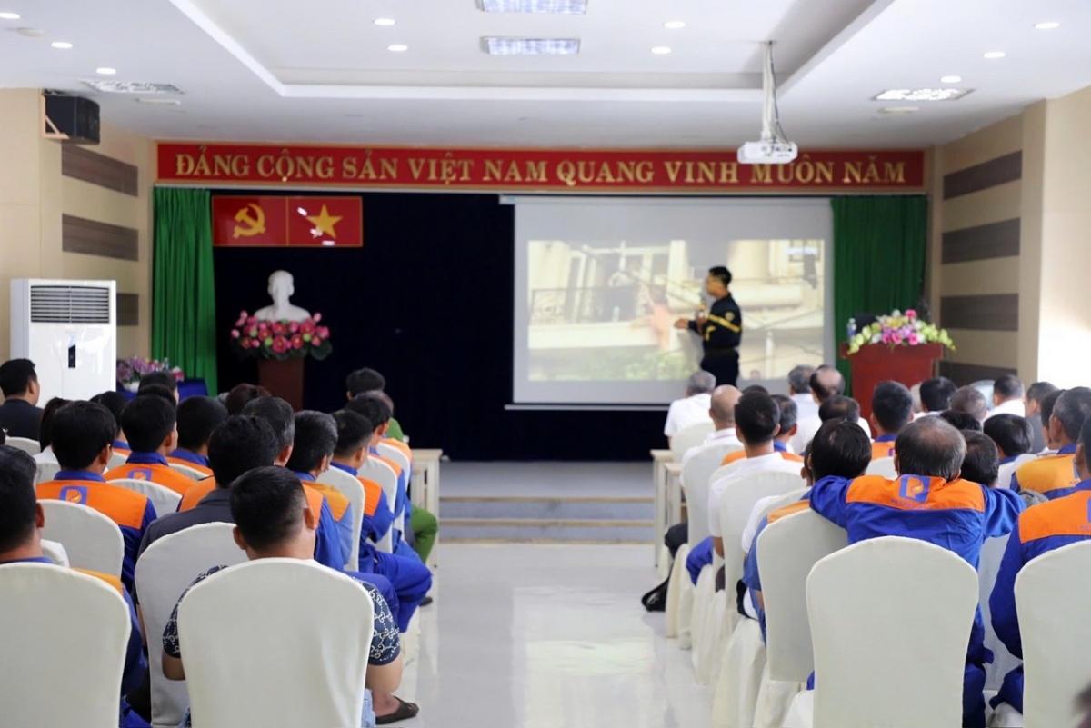 Quang cảnh buổi tập huấn