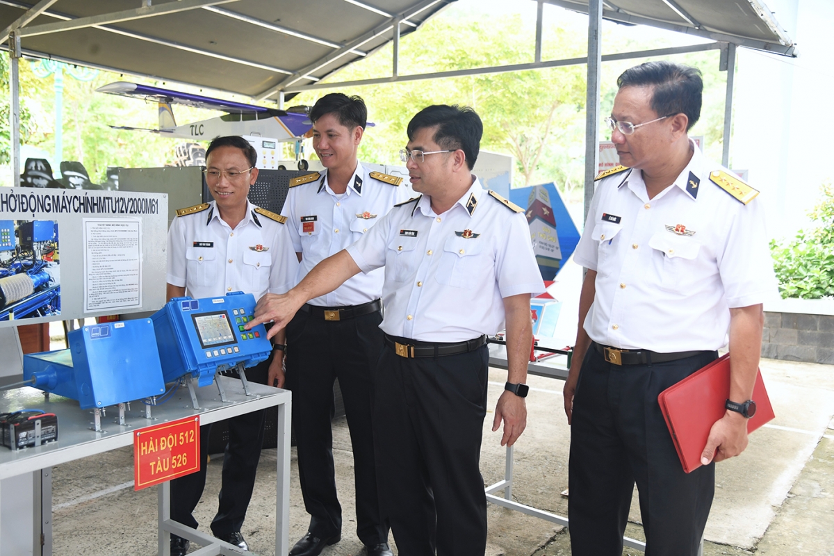 Kiểm tra khu trưng bày sáng kiến, mô hình học cụ