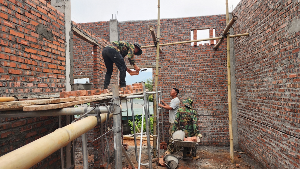 Các ngôi nhà mới đảm tiêu chí ba cứng: nền cứng, khung cứng và mái cứng.
