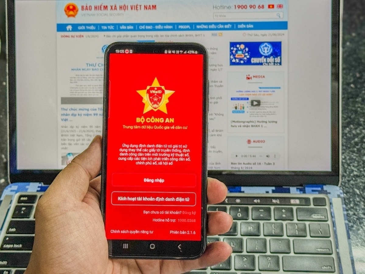 Người dân có thể sử dụng ứng dụng VNeID để kiểm tra thông tin tham gia bảo hiểm y tế