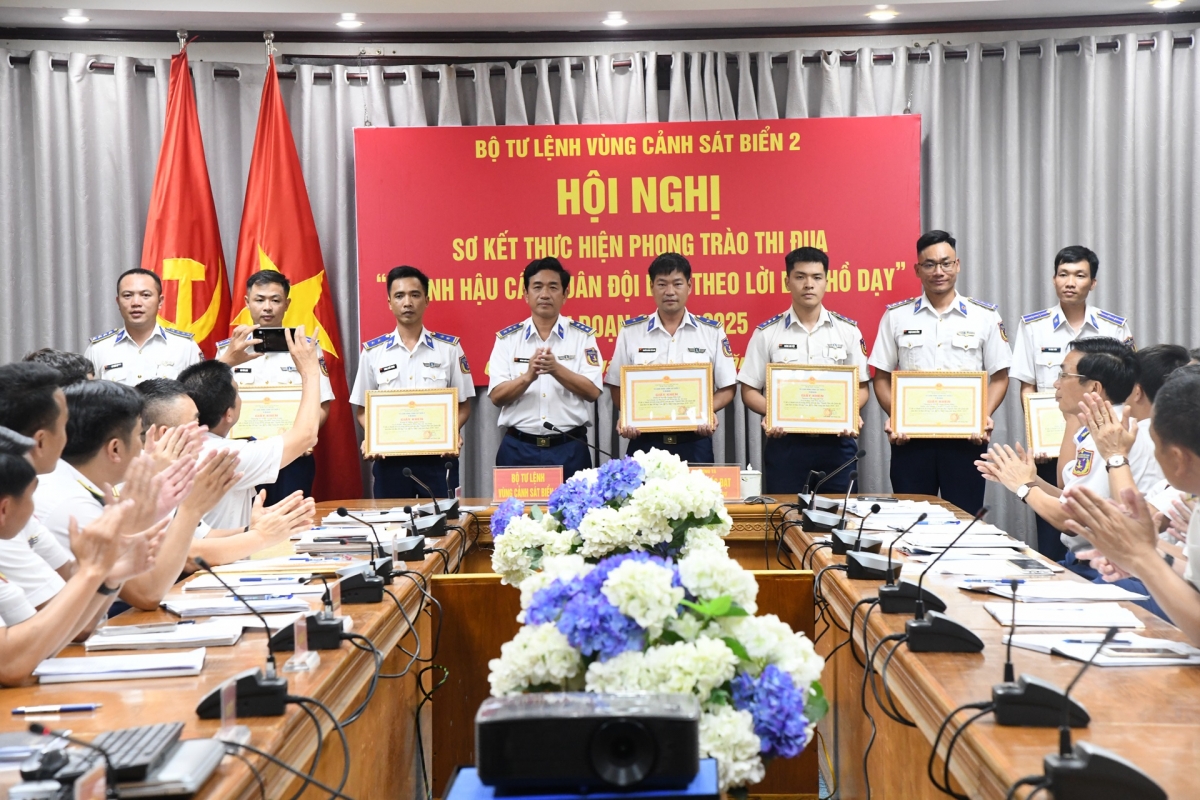 Khen thưởng các tập thể, cá nhân có thành tích Phong trào thi đua “Ngành Hậu cần Quân đội làm theo lời Bác Hồ dạy”