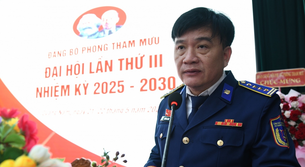 Đại tá Trương Bá Long, Ủy viên Ban Thường vụ Đảng ủy, Phó tư lệnh – Tham mưu trưởng Vùng Cảnh sát biển 2 phát biểu tại Đại hội