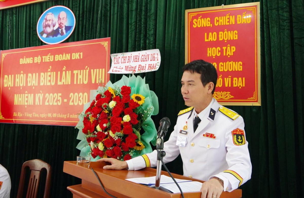 Đại tá Phạm Ngọc Quý phát biểu tại Đại hội đại biểu Đảng bộ Tiểu đoàn DK1