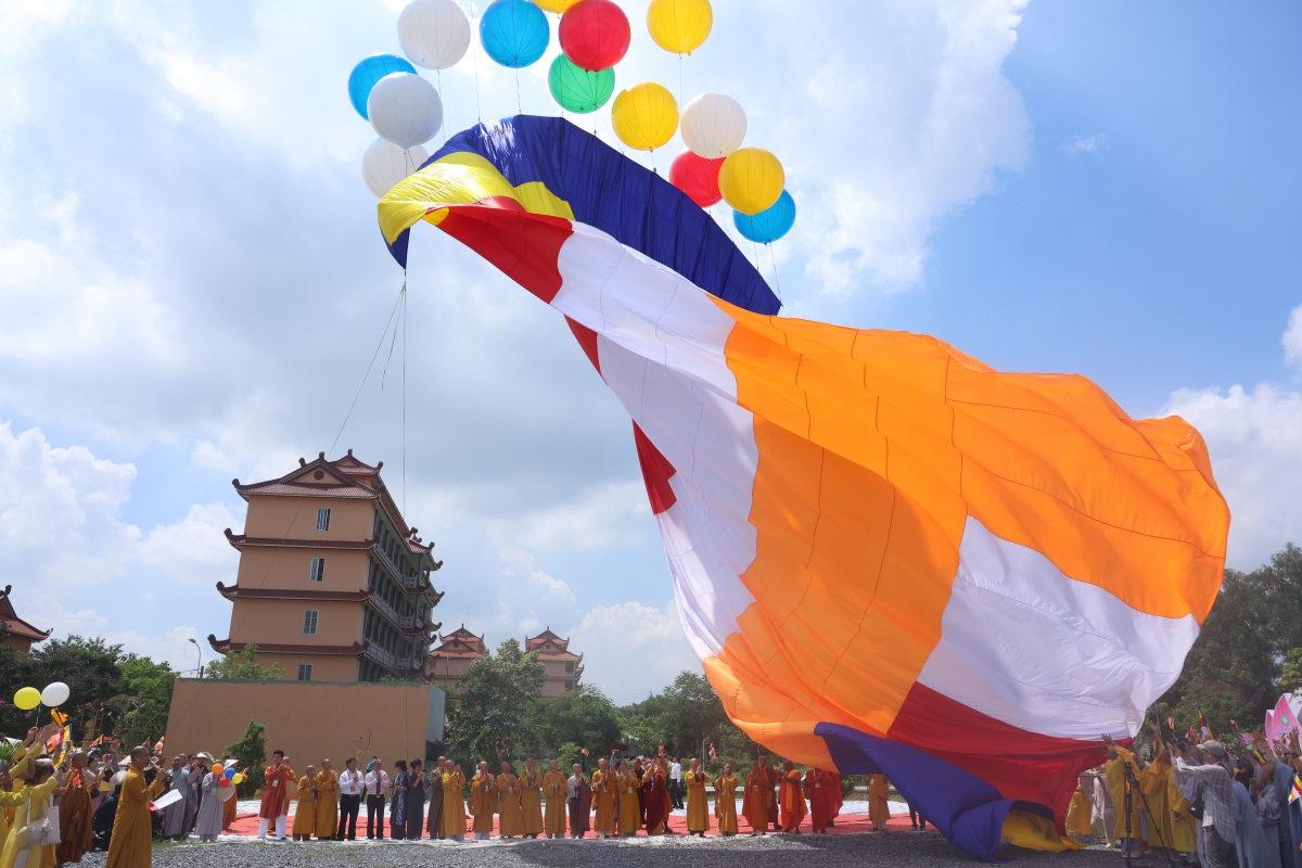 Nghi thức thượng Đại kỳ Phật giáo.