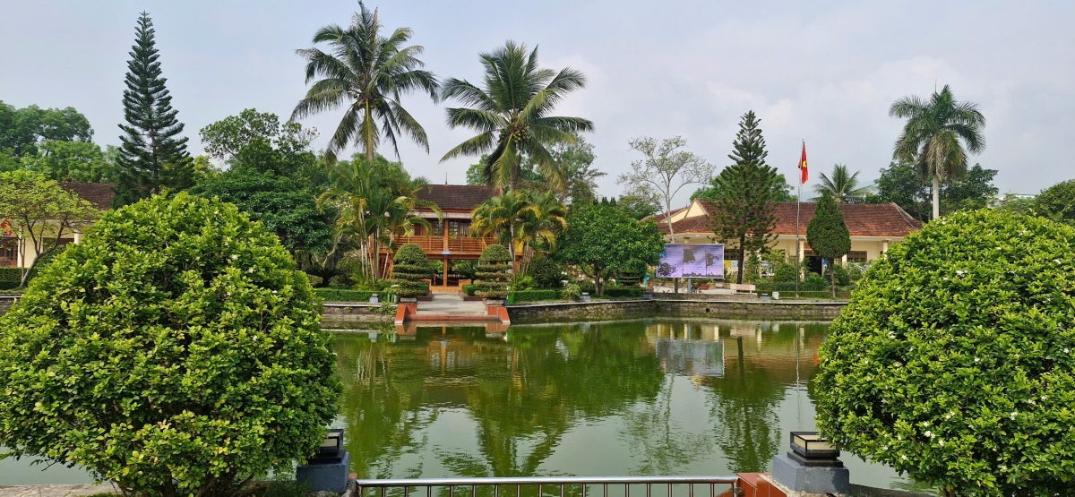 Không gian mô phỏng theo nhà sàn Bác Hồ tại Hà Nội.