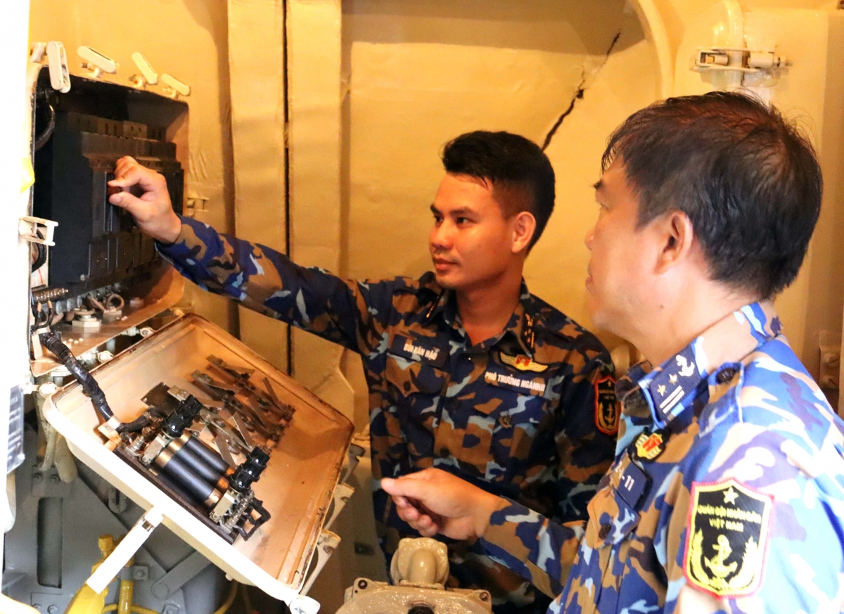 Trung tá QNCN Bùi Văn Hạnh, Khẩu đội trưởng Tàu 13, Lữ đoàn 171 miệt mài cống hiến