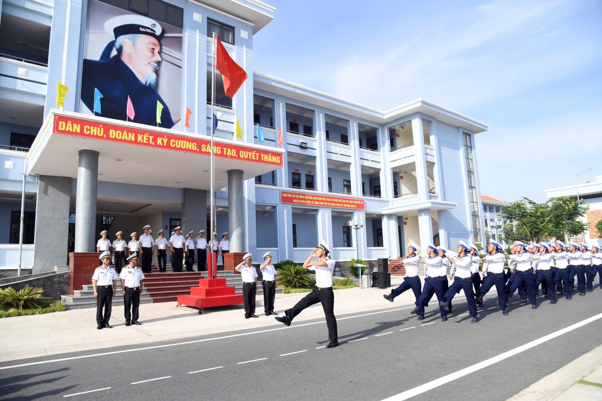 Động tác điều lệnh trong thực hiện nội dung duyệt đội ngũ được Đoàn kiểm tra đánh giá cao