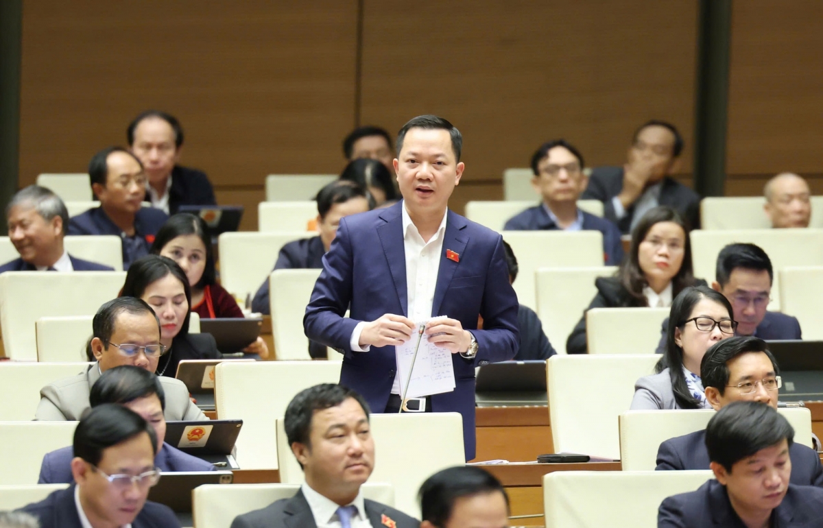 Đại biểu đóng góp ý kiến

- Ý kiến các ĐBQH về các giải pháp phù hợp để đạt mục tiêu tăng trưởng
- Đề xuất chính sách đặc thù phát triển giao thông, nhà ở cho TP Hải Phòng
- Kinh tế tuần hoàn ở Côn Đảo, những mô hình phù hợp