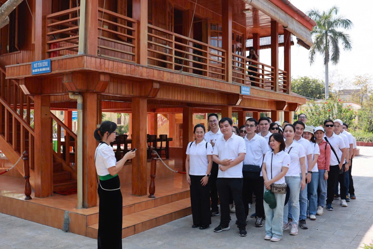 Khu tưởng niệm Chủ tịch Hồ Chí Minh tại thị xã Nghĩa Lộ là điểm nhấn quan trọng trong mạng lưới bảo tồn các di sản cách mạng.