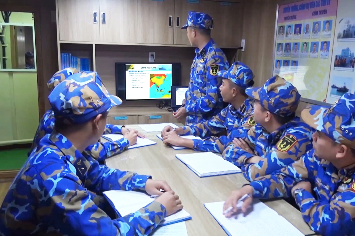 CLB Ngoại ngữ trên tàu hộ vệ tên lửa Lữ đoàn 162