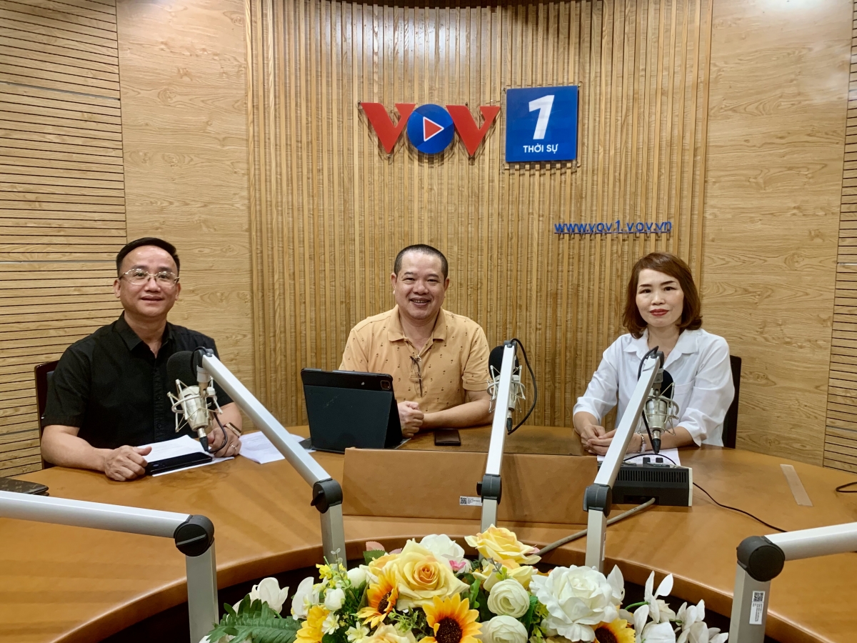 Ảnh (từ trái qua phải):
​​​​​​Anh Đinh Quang Hợp, Giám đốc Công ty TNHH Thương mại và Dịch vụ HPL Global
Anh Kiều Tiến Anh, Giám đốc Vận hành Sàn Thương mại điện tử F2C Hi1, Công ty Cổ phần Hi1 Việt Nam.
Biên tập viên Hà Nho