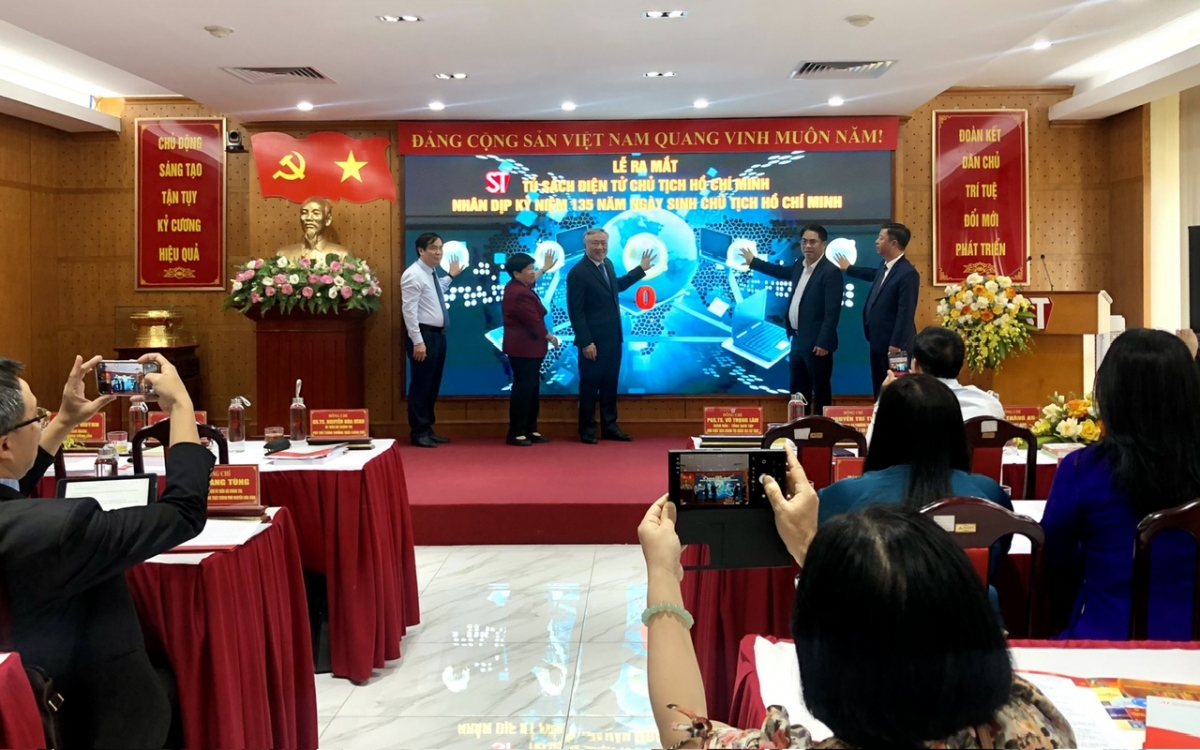 Nghi thức khai trương Tủ sách