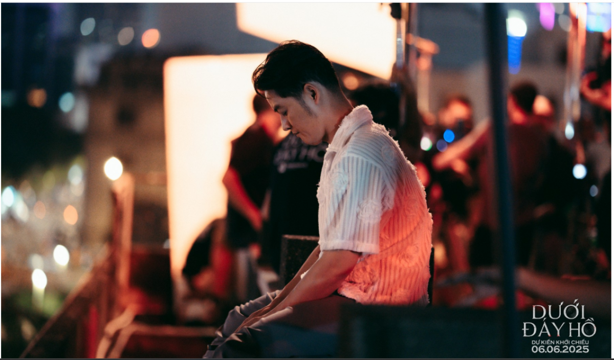 Với vai diễn Hùng trong bộ phim "Dưới đáy hồ", Thanh Duy không giấu nổi sự hào hứng: "Dưới Đáy Hồ đến với tôi rất đúng thời điểm, vai Hùng giúp tôi có cơ hội tái tạo bản thân. Thanh Duy là người không thể ở yên một chỗ, tôi cần thay đổi, cần gặp gỡ những nguồn năng lượng mới để nuôi dưỡng tính nghệ sĩ bên trong mình".