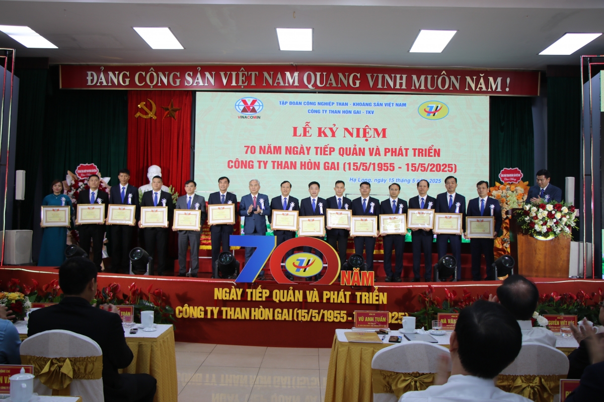 Tại Lễ Kỷ niệm 70 năm thành lập Công ty Than Hòn Gai – TKV (15/5/1955–15/52025), nhiều tập thể và cá nhân đơn vị được Tập đoàn khen thưởng.