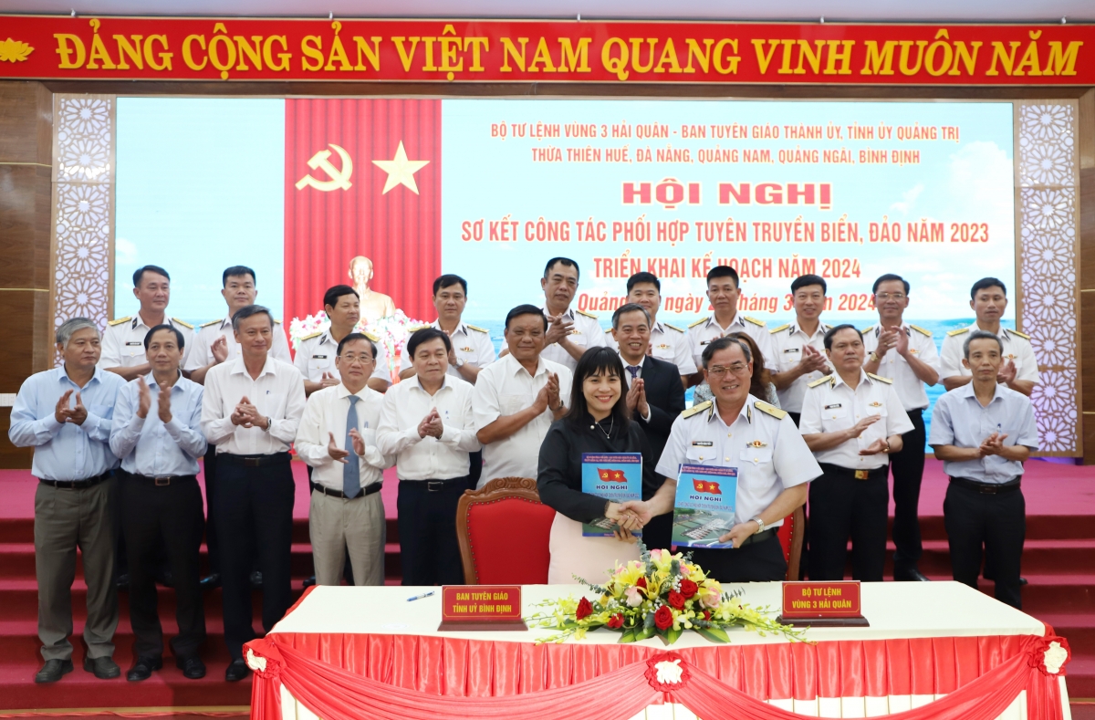 Vùng 3 Hải quân ký kết tuyên truyền biển đảo với các tỉnh miền Trung