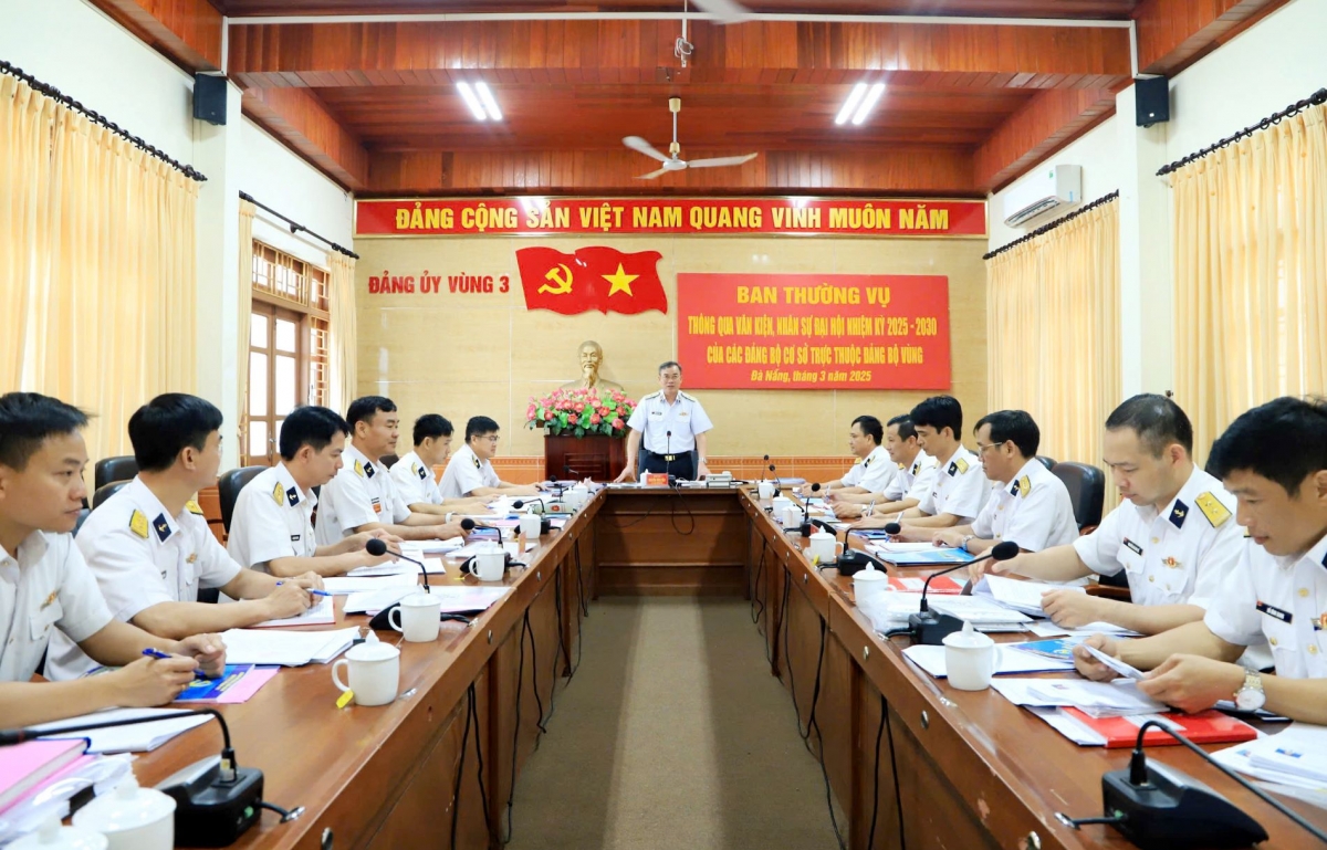 Chuẩn đô đốc Nguyễn Đăng Tiến chủ trì Hội nghị