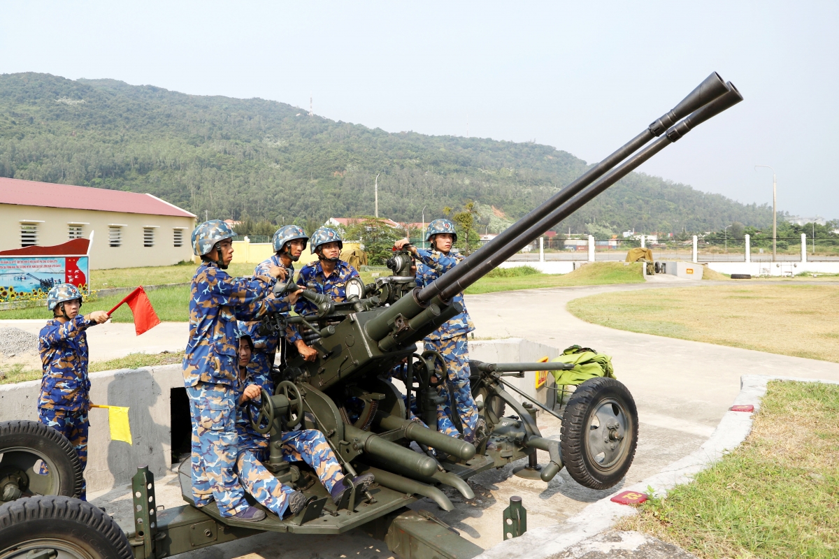 Huấn luyện bắn mục tiêu trên không ở Tiểu đoàn pháo 353.